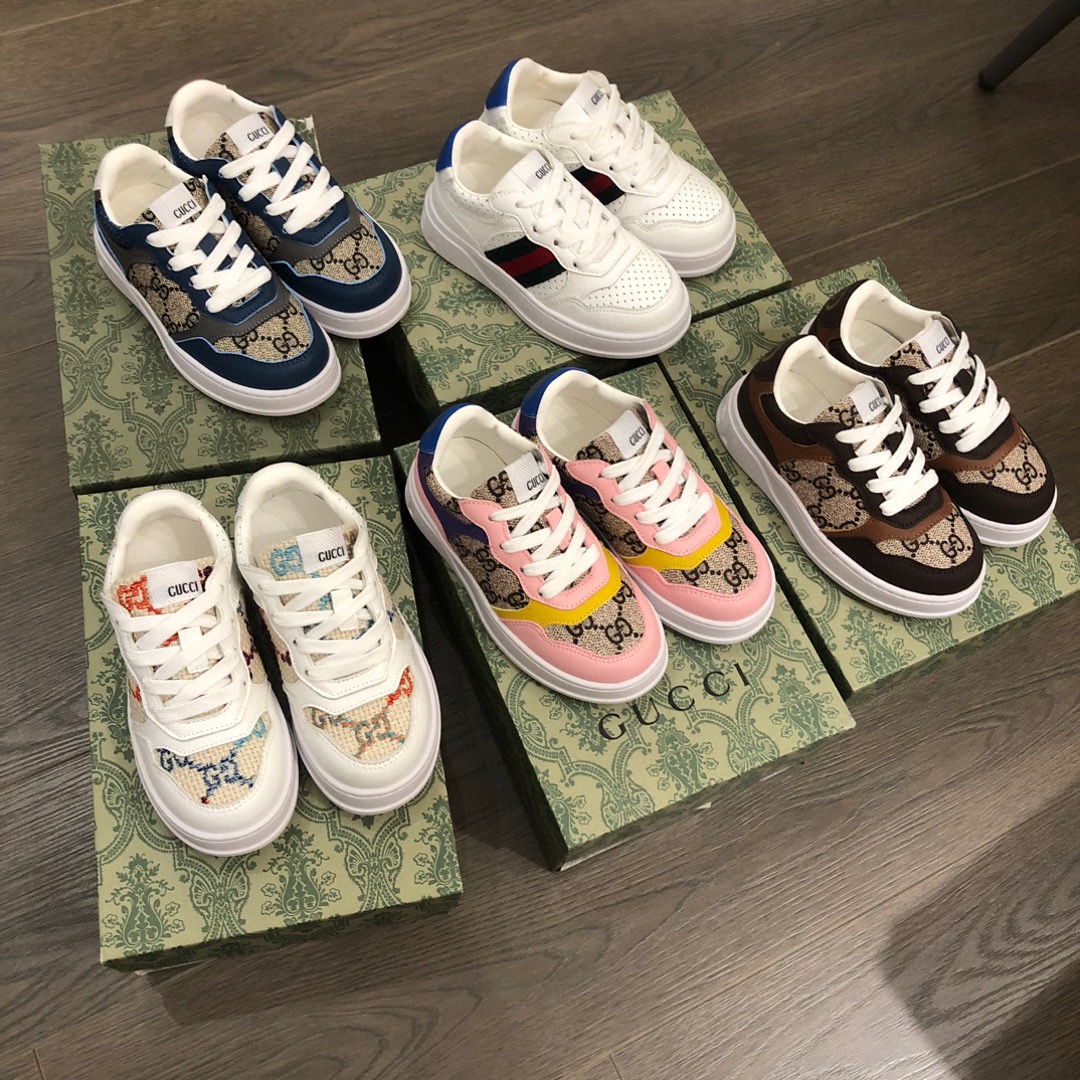 Children's shoes child
